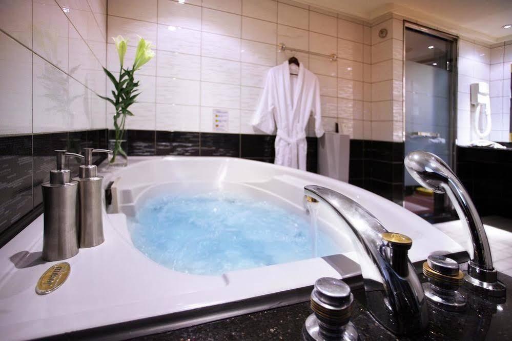 Kao Yuan Hotel - Zhong Zheng Taichung Extérieur photo