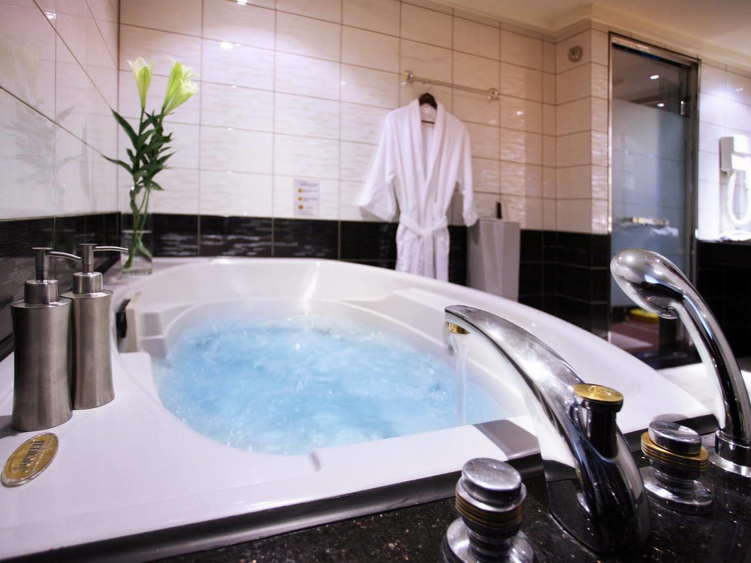 Kao Yuan Hotel - Zhong Zheng Taichung Extérieur photo